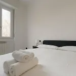 Guesthost - Cozy Near San Siro Apartament Mediolan