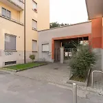 Guesthost - Cozy Near San Siro Apartament