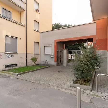 Guesthost - Cozy Near San Siro Apartman